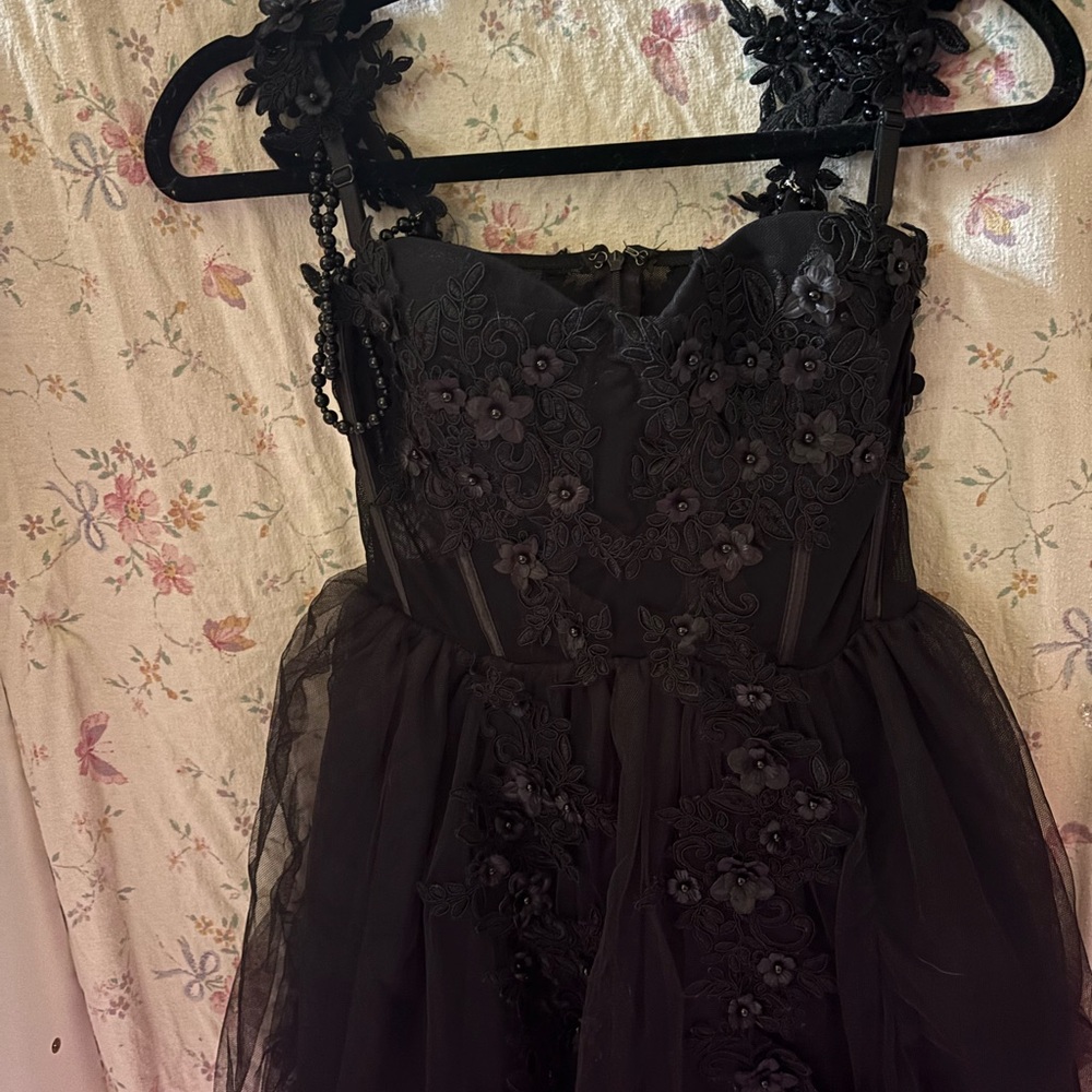 Black dolls kill wedding dress